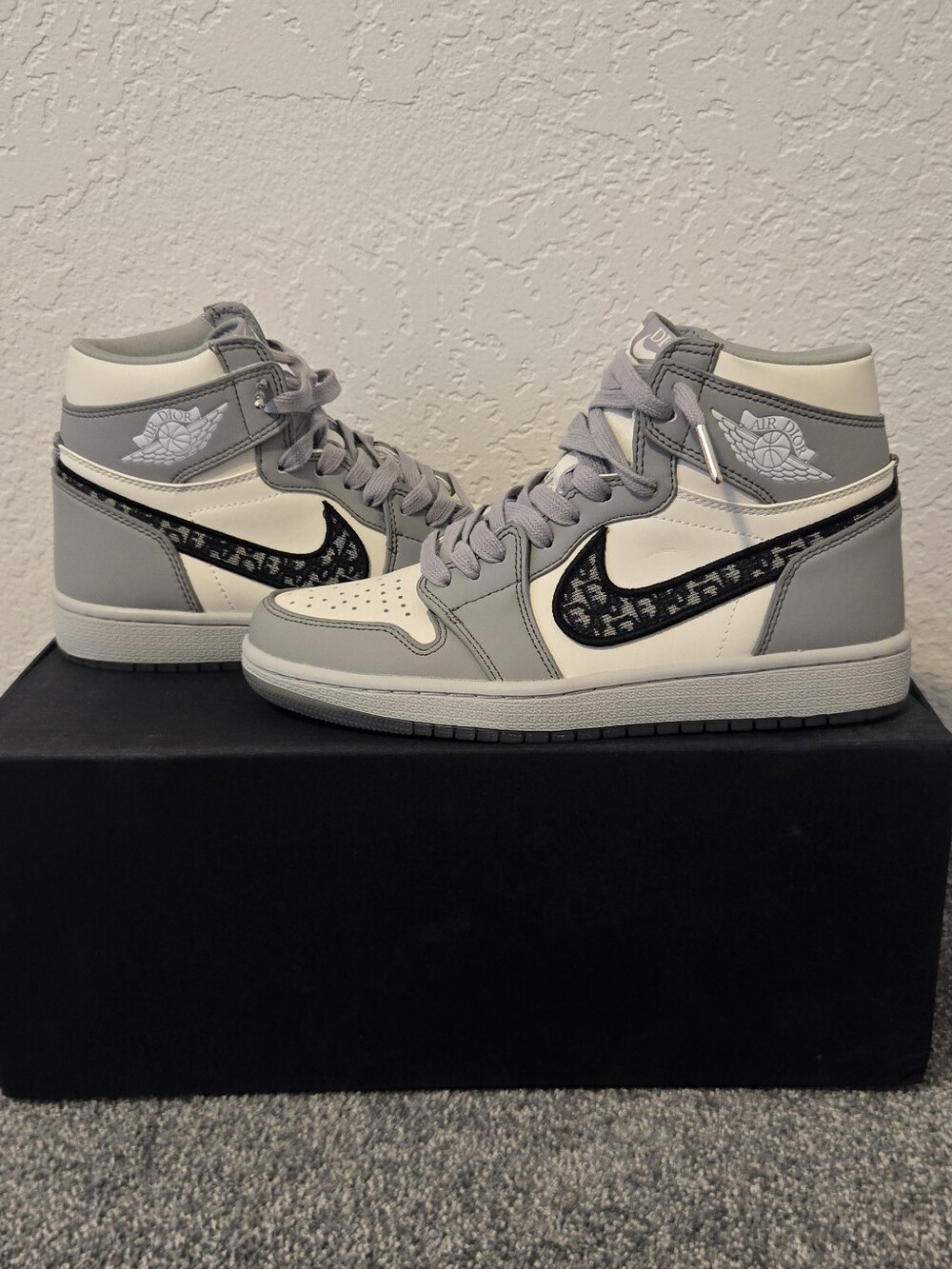 Jordan 1 Retro High Dior Sneakers